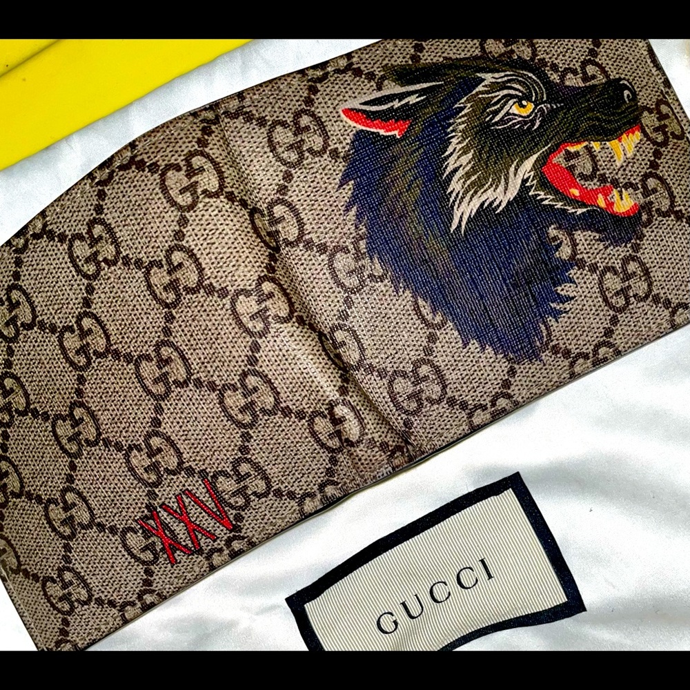✨✨💯AUTHENTIC GUCCI WALLET “GG SUPREME”